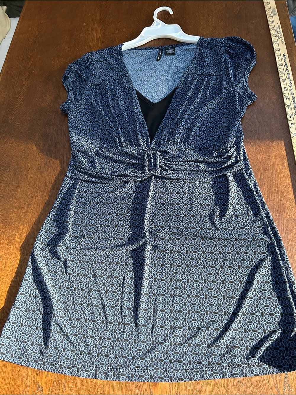 New Directions women’s tunic, lg. blue on black bkgrd with black V neck inset.